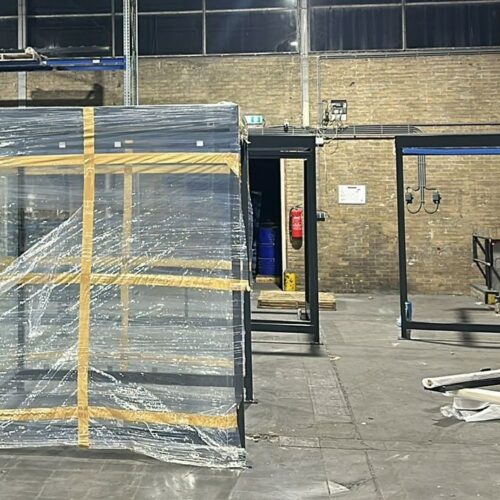 Overkapping voor automaten model Myla 27 Gereed voor transport naar de klant. Een 2x2m uitvoering